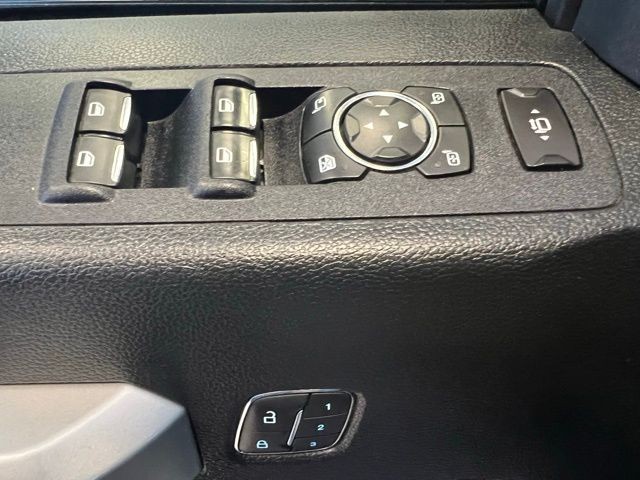 Ford Super Duty F-250 SRW Vehicle Full-screen Gallery Image 49