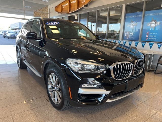 BMW X3 Vehicle Full-screen Gallery Image 02