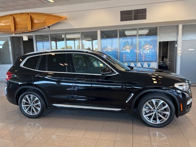 BMW X3 Vehicle Full-screen Gallery Image 05