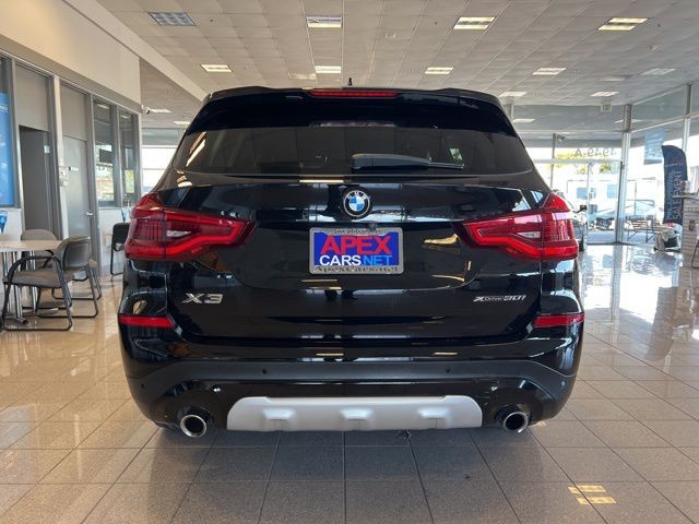 BMW X3 Vehicle Full-screen Gallery Image 09