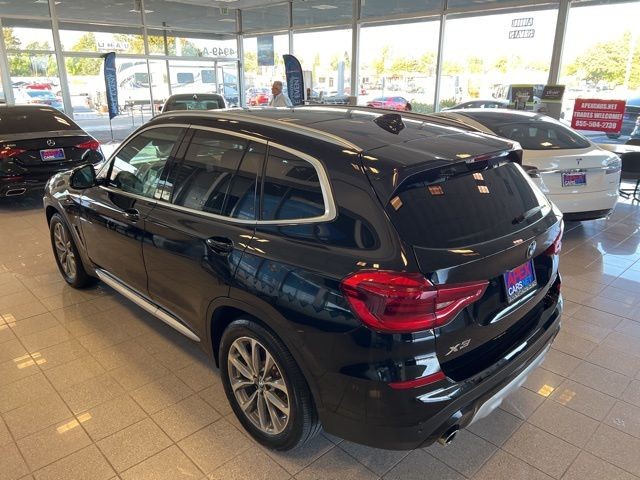 BMW X3 Vehicle Full-screen Gallery Image 12