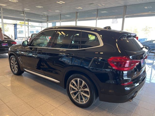 BMW X3 Vehicle Full-screen Gallery Image 13