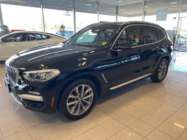 BMW X3 Vehicle Full-screen Gallery Image 14