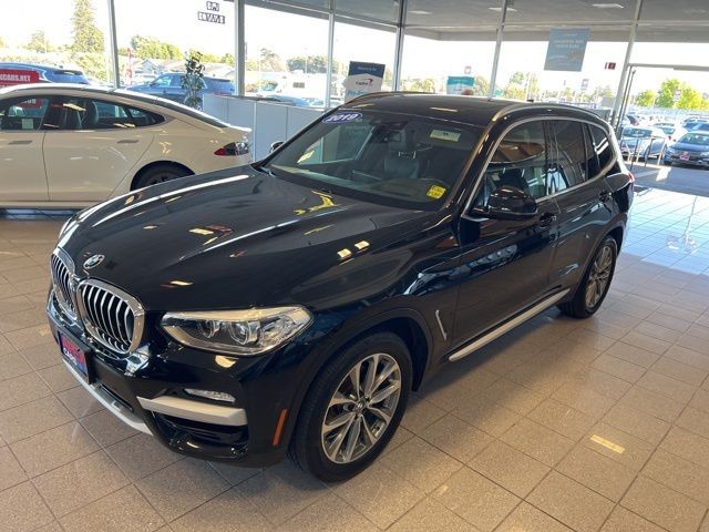 BMW X3 Vehicle Full-screen Gallery Image 15