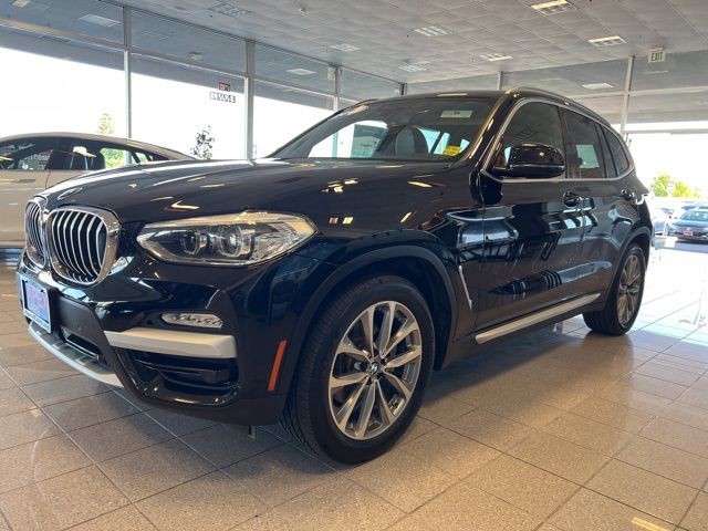 BMW X3 Vehicle Full-screen Gallery Image 16