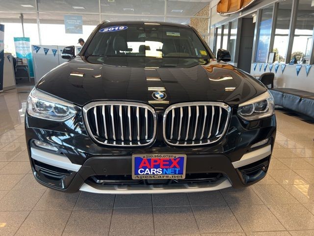 BMW X3 Vehicle Full-screen Gallery Image 18