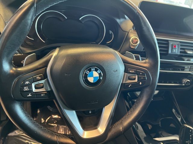 BMW X3 Vehicle Full-screen Gallery Image 23