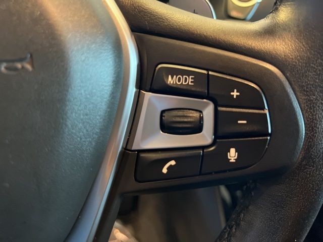 BMW X3 Vehicle Full-screen Gallery Image 25