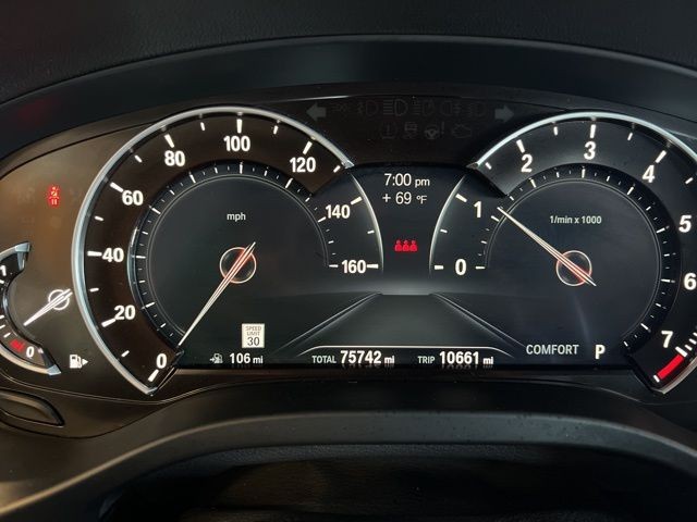 BMW X3 Vehicle Full-screen Gallery Image 26