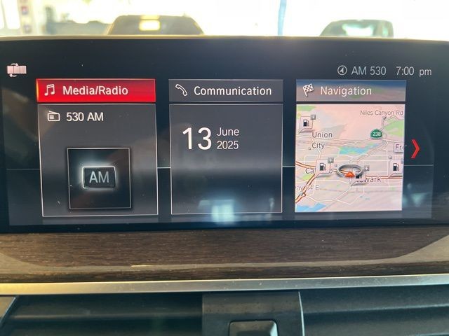 BMW X3 Vehicle Full-screen Gallery Image 27