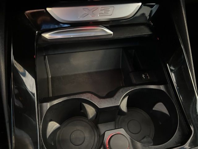 BMW X3 Vehicle Full-screen Gallery Image 30