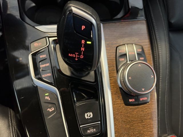 BMW X3 Vehicle Full-screen Gallery Image 31
