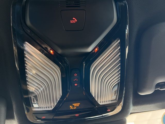 BMW X3 Vehicle Full-screen Gallery Image 32