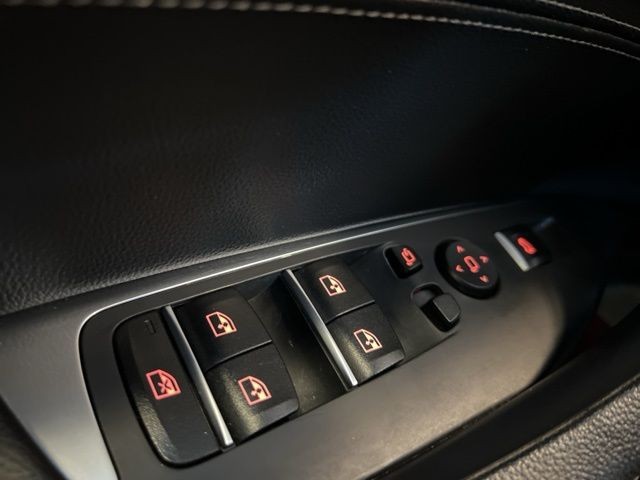 BMW X3 Vehicle Full-screen Gallery Image 33