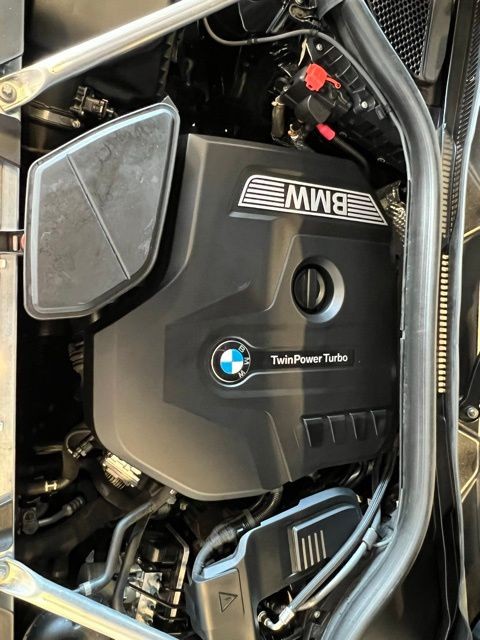 BMW X3 Vehicle Full-screen Gallery Image 36