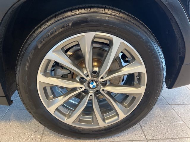 BMW X3 Vehicle Full-screen Gallery Image 37