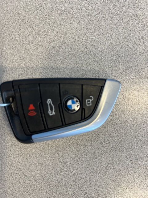 BMW X3 Vehicle Full-screen Gallery Image 38