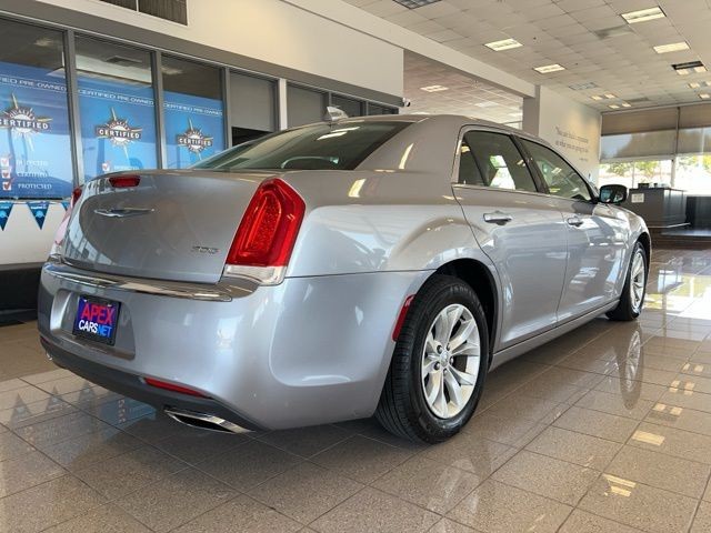 Chrysler 300 Vehicle Full-screen Gallery Image 07