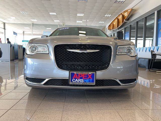 Chrysler 300 Vehicle Full-screen Gallery Image 19