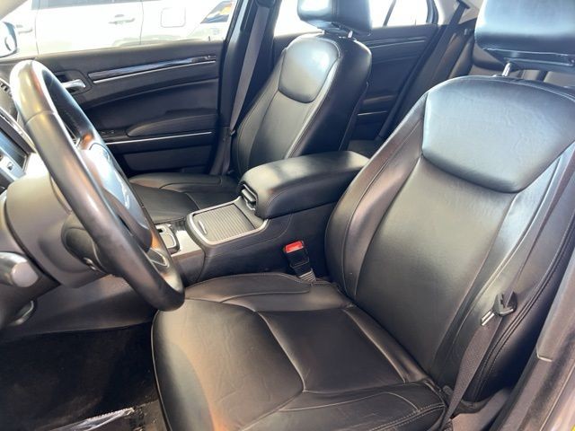 Chrysler 300 Vehicle Full-screen Gallery Image 20