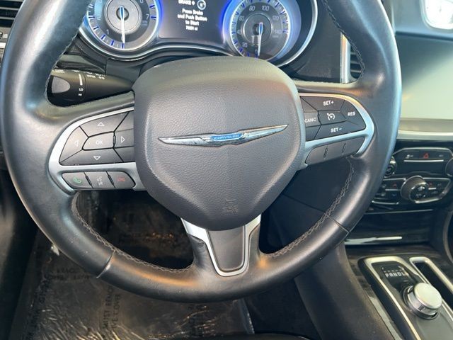 Chrysler 300 Vehicle Full-screen Gallery Image 22