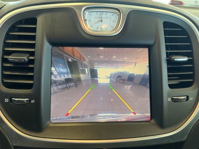 Chrysler 300 Vehicle Full-screen Gallery Image 26