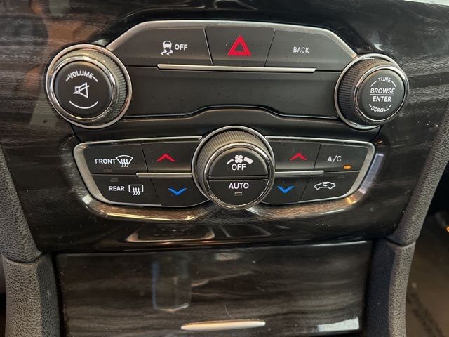 Chrysler 300 Vehicle Full-screen Gallery Image 29