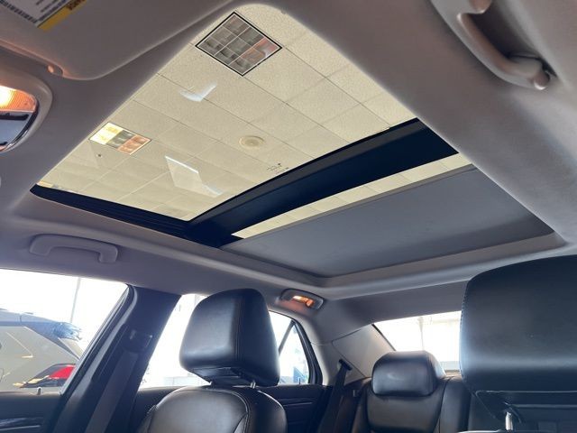 Chrysler 300 Vehicle Full-screen Gallery Image 33