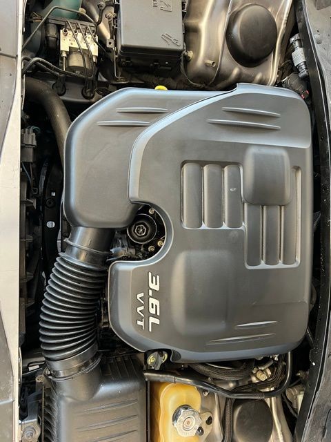Chrysler 300 Vehicle Full-screen Gallery Image 34