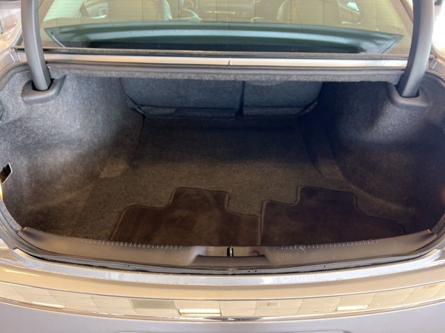 Chrysler 300 Vehicle Full-screen Gallery Image 36