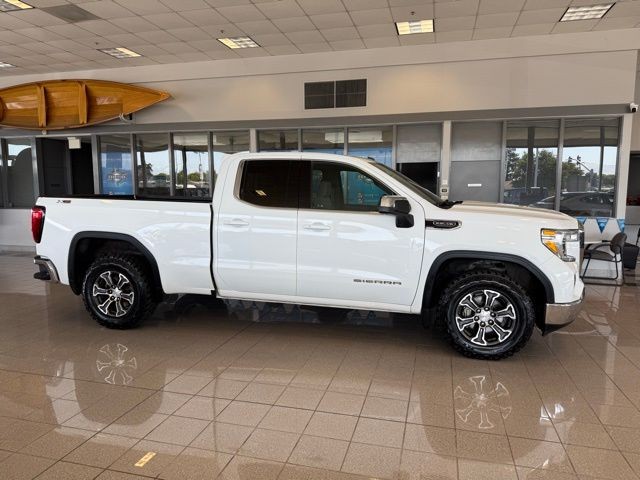 GMC Sierra 1500 Vehicle Full-screen Gallery Image 02