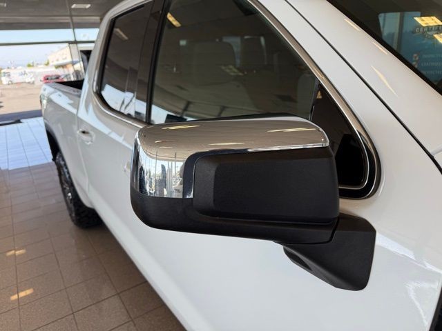 GMC Sierra 1500 Vehicle Full-screen Gallery Image 12