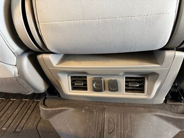 GMC Sierra 1500 Vehicle Full-screen Gallery Image 26