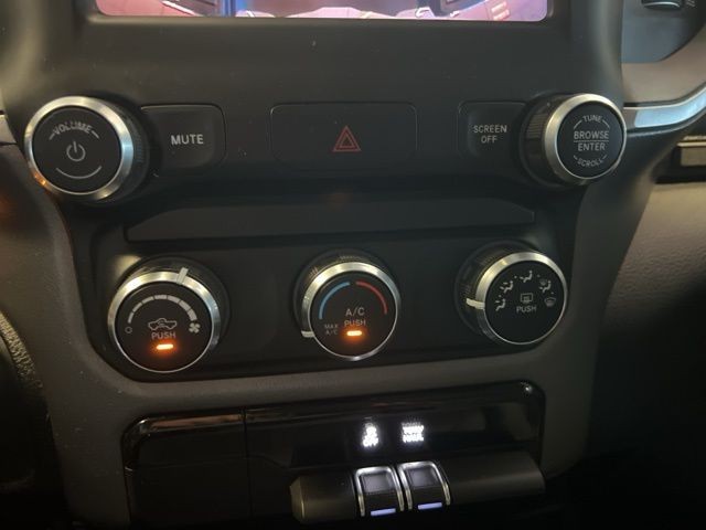 Ram 1500 Vehicle Full-screen Gallery Image 33