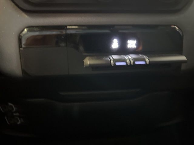 Ram 1500 Vehicle Full-screen Gallery Image 34