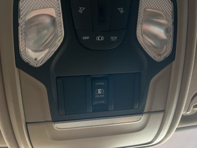 Ram 1500 Vehicle Full-screen Gallery Image 38