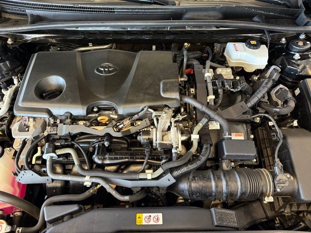 Toyota Camry Hybrid Vehicle Full-screen Gallery Image 29