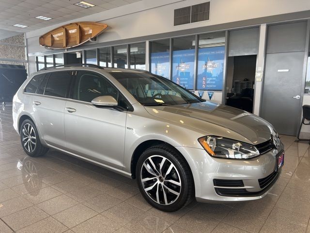 Volkswagen Golf SportWagen Vehicle Full-screen Gallery Image 02