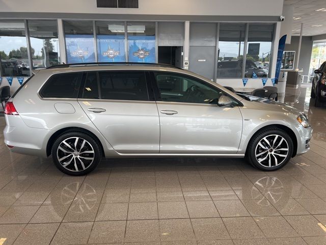 Volkswagen Golf SportWagen Vehicle Full-screen Gallery Image 05