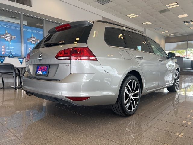 Volkswagen Golf SportWagen Vehicle Full-screen Gallery Image 08