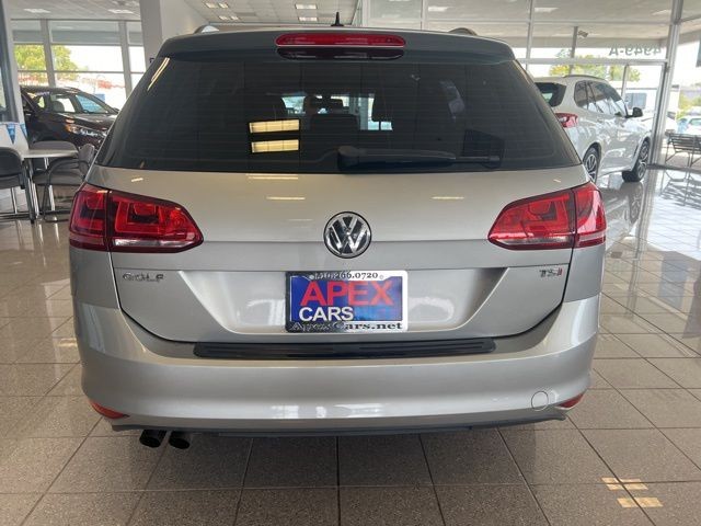 Volkswagen Golf SportWagen Vehicle Full-screen Gallery Image 09