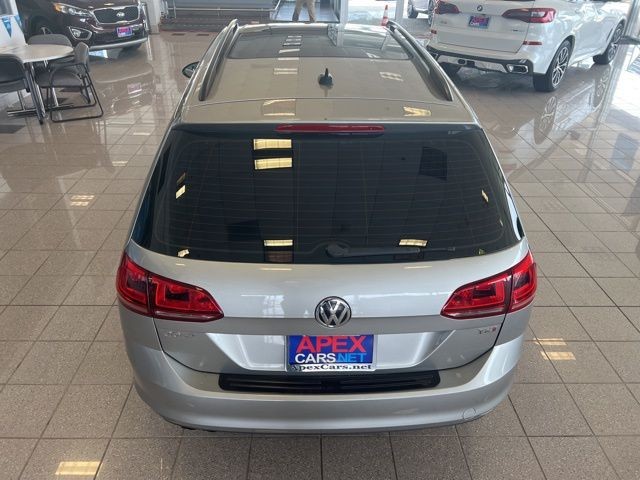 Volkswagen Golf SportWagen Vehicle Full-screen Gallery Image 10