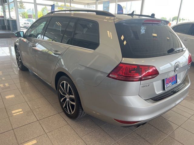Volkswagen Golf SportWagen Vehicle Full-screen Gallery Image 12