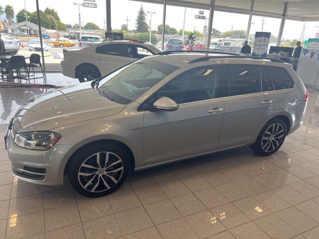 Volkswagen Golf SportWagen Vehicle Full-screen Gallery Image 15