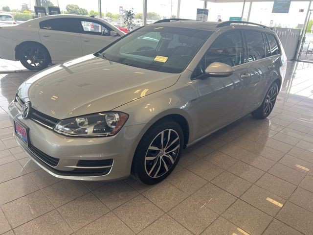Volkswagen Golf SportWagen Vehicle Full-screen Gallery Image 16