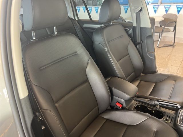 Volkswagen Golf SportWagen Vehicle Full-screen Gallery Image 24