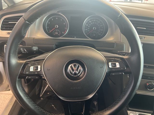 Volkswagen Golf SportWagen Vehicle Full-screen Gallery Image 25