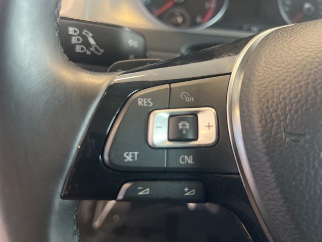 Volkswagen Golf SportWagen Vehicle Full-screen Gallery Image 26