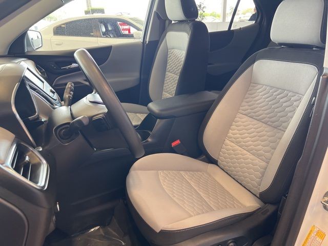 Chevrolet Equinox Vehicle Full-screen Gallery Image 19
