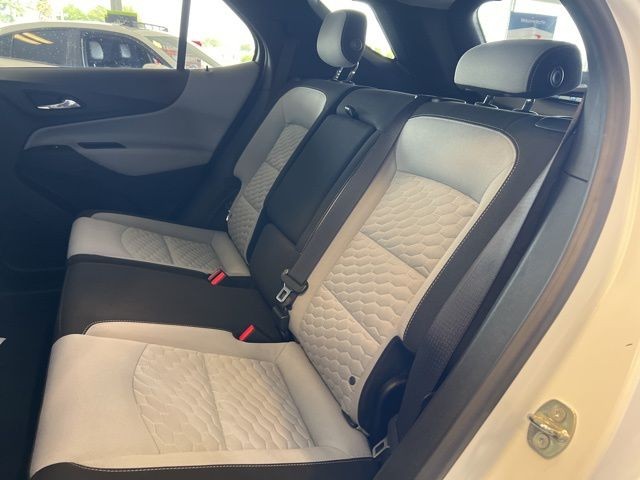 Chevrolet Equinox Vehicle Full-screen Gallery Image 20